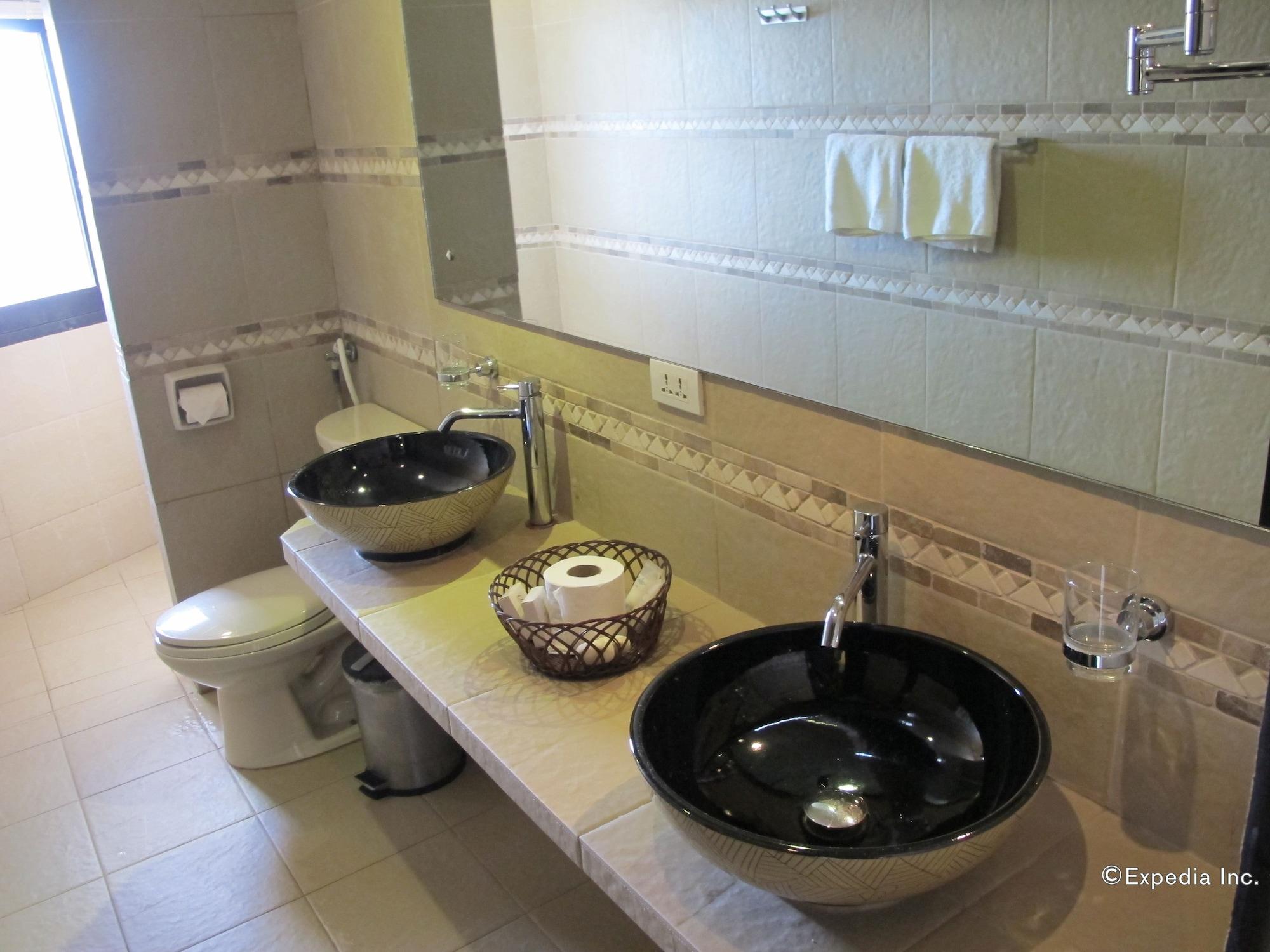 Utopia Resort & Spa Puerto Galera Εξωτερικό φωτογραφία